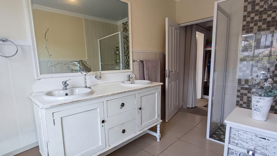 3 Bedroom Property for Sale in Riverside Western Cape